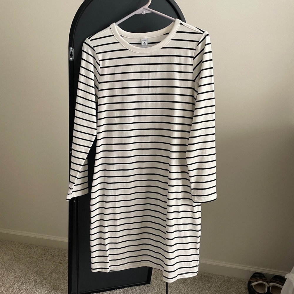 Black and white stripped, body-con, long-sleeve dress